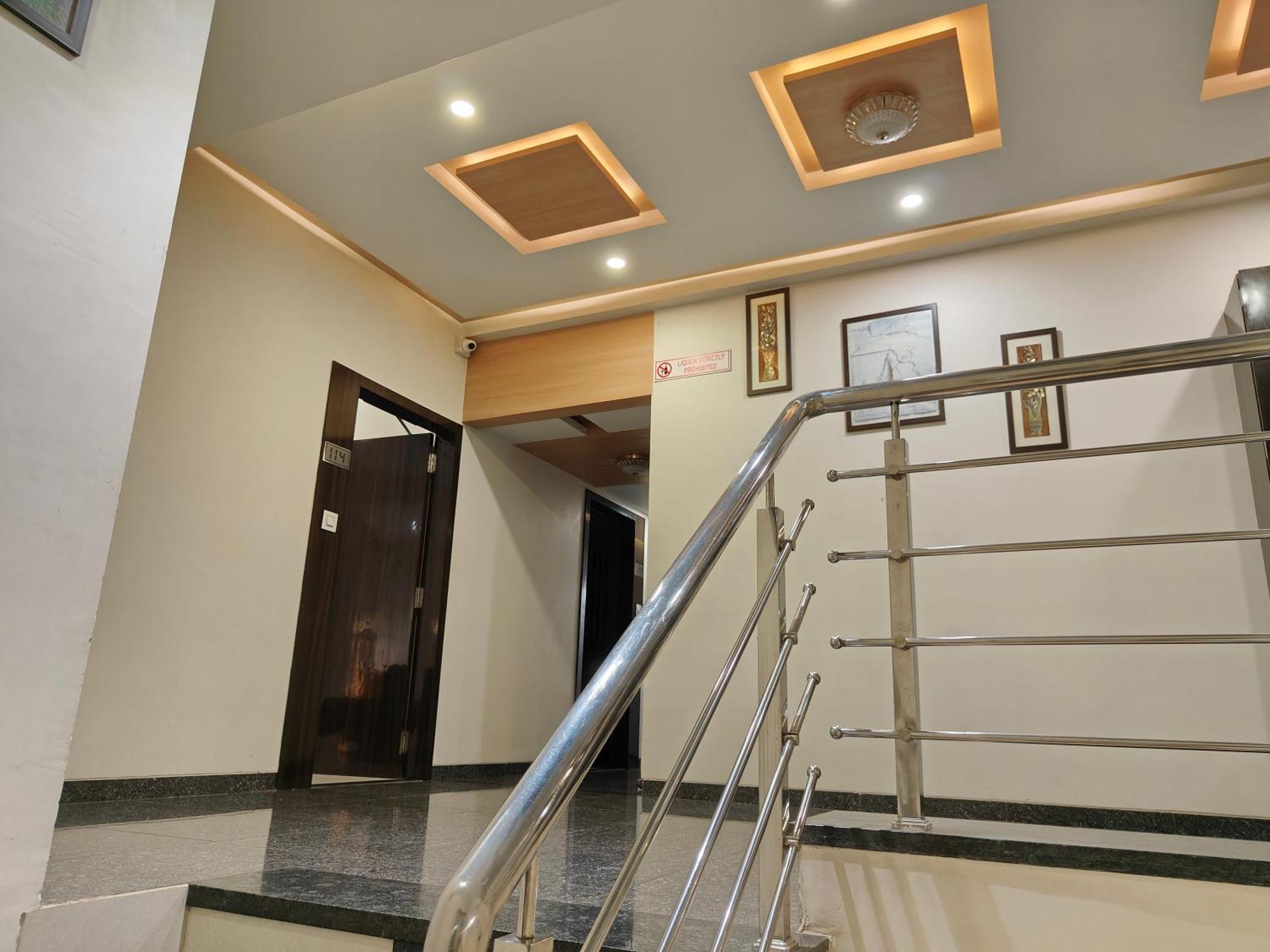 Hotel Sahyog & Rooms سورات المظهر الخارجي الصورة