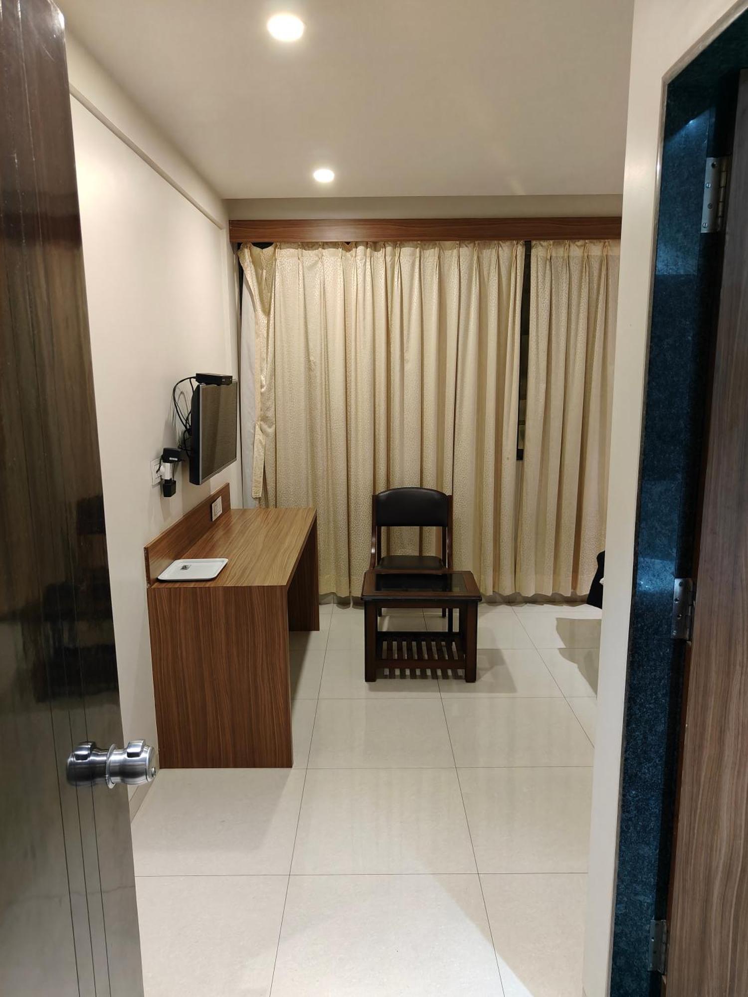 Hotel Sahyog & Rooms سورات المظهر الخارجي الصورة