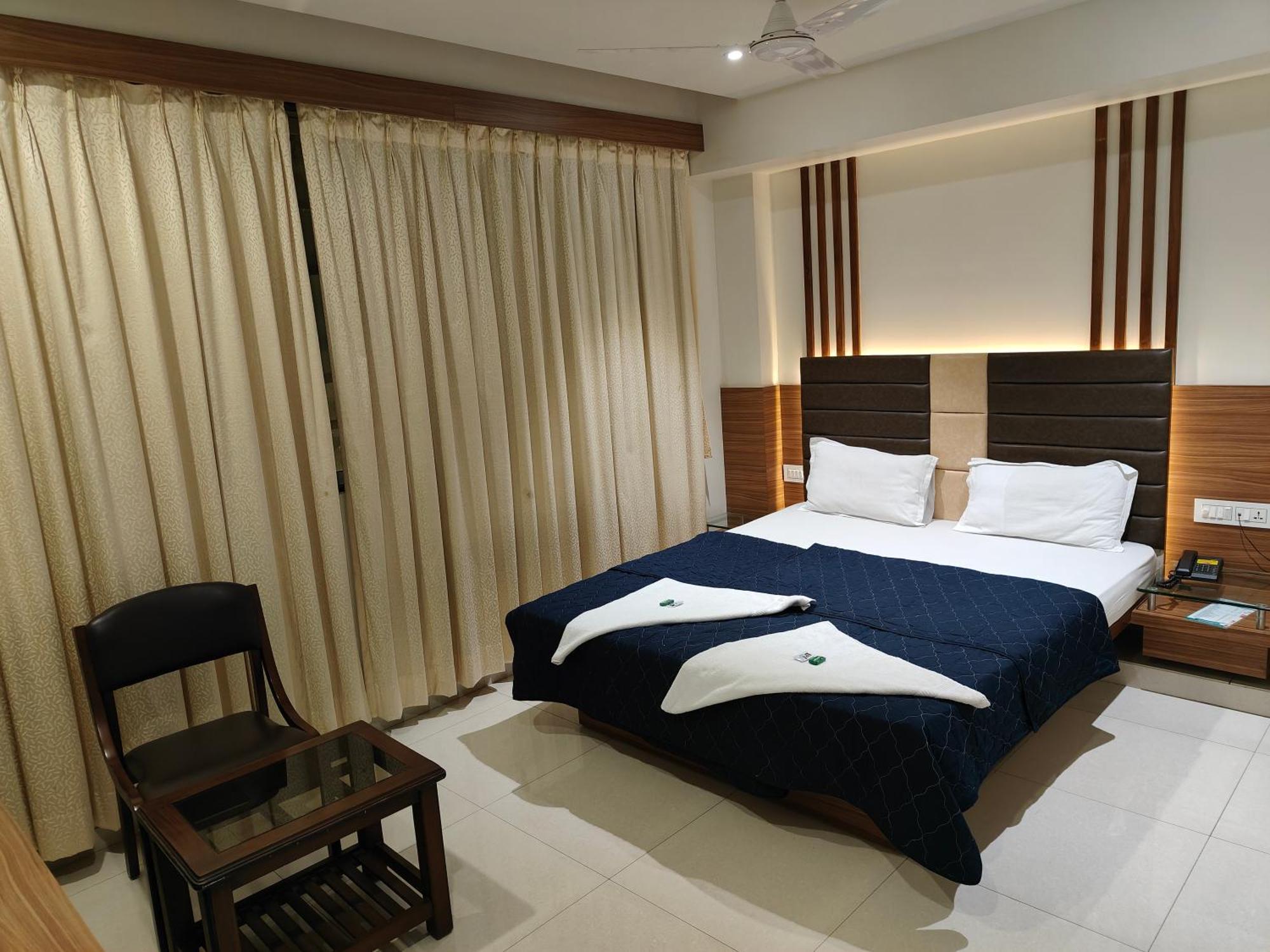 Hotel Sahyog & Rooms سورات المظهر الخارجي الصورة